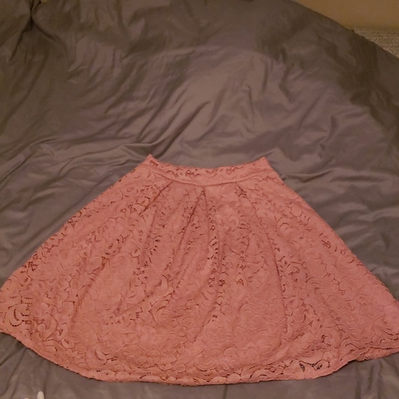 Pink lace skirt - Picture 1 of 3